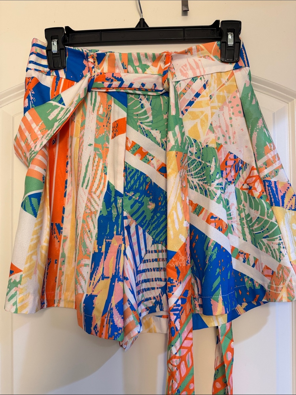Abstract Tropical Print Short- Multicolor